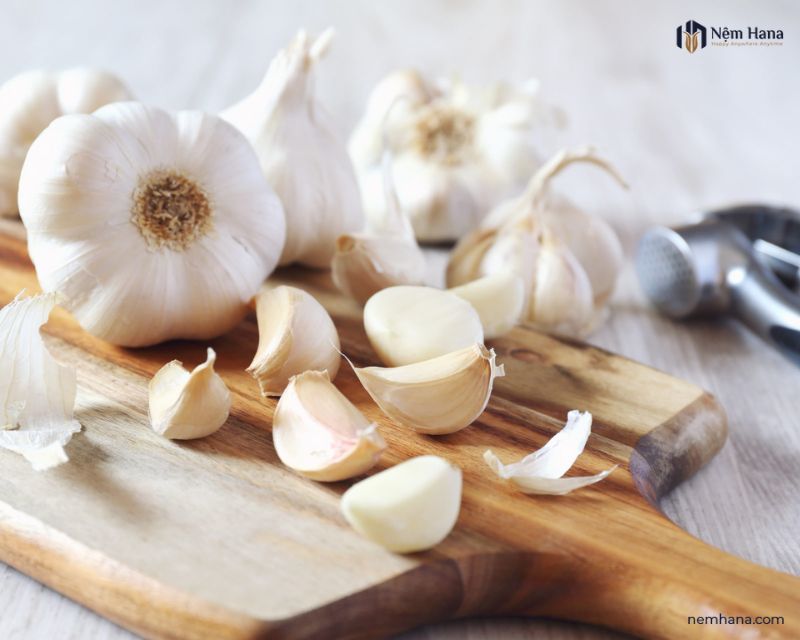 Lưu ý gì khi đặt tỏi đầu giường?