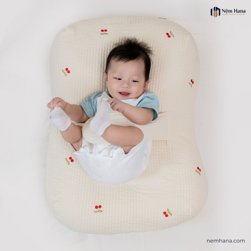 Có nên cho be ngủ trên gối chống trào ngược